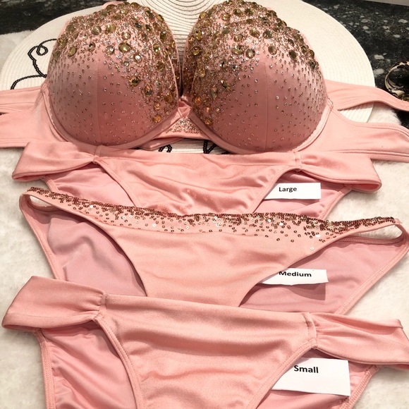 SOLD OUT on posh Canada ๐จ๐ฆ VS bikini bombshell embellished 34D&various bottoms - Picture 6 of 16